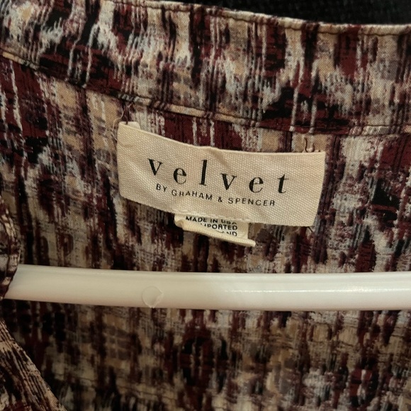 Beautiful Velvet blouse. Worn twice. - Picture 3 of 4